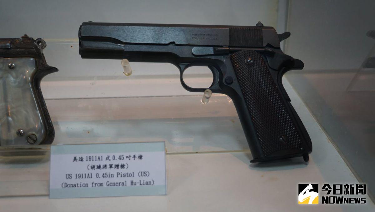 ▲▲海軍教準部在實施動員裝備先期整備檢查時，發現一把「點45手槍」為模型槍。圖為軍備局202廠兵器館收藏的45手槍。(圖／記者呂炯昌攝)