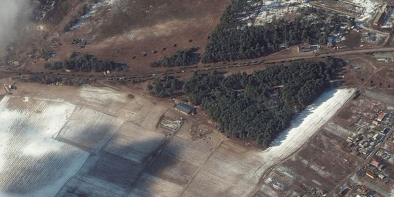 ▲新的衛星影像顯示基輔郊外的俄羅斯軍隊已經分散，並重新部署到附近地點。 （圖／翻攝自abc news）