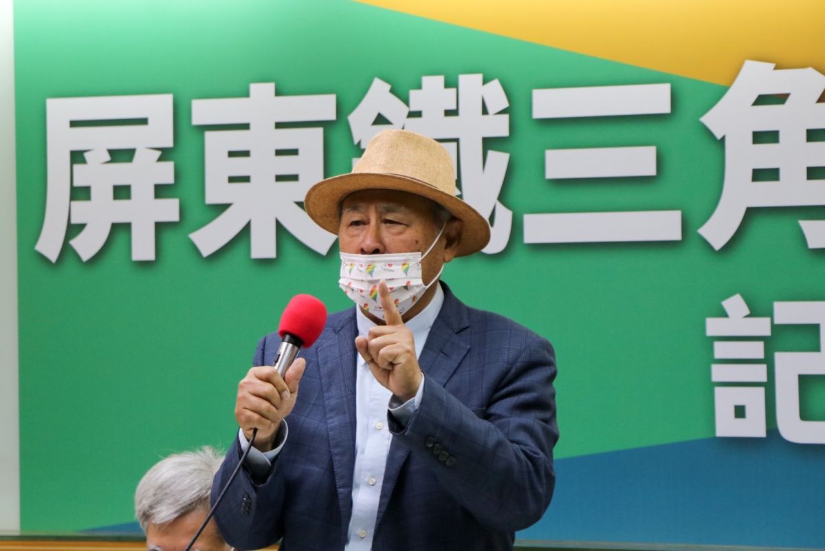 ▲前屏東縣長曹啟鴻力挺鍾佳濱擔任屏東縣長。（圖／郭國文辦公室提供）