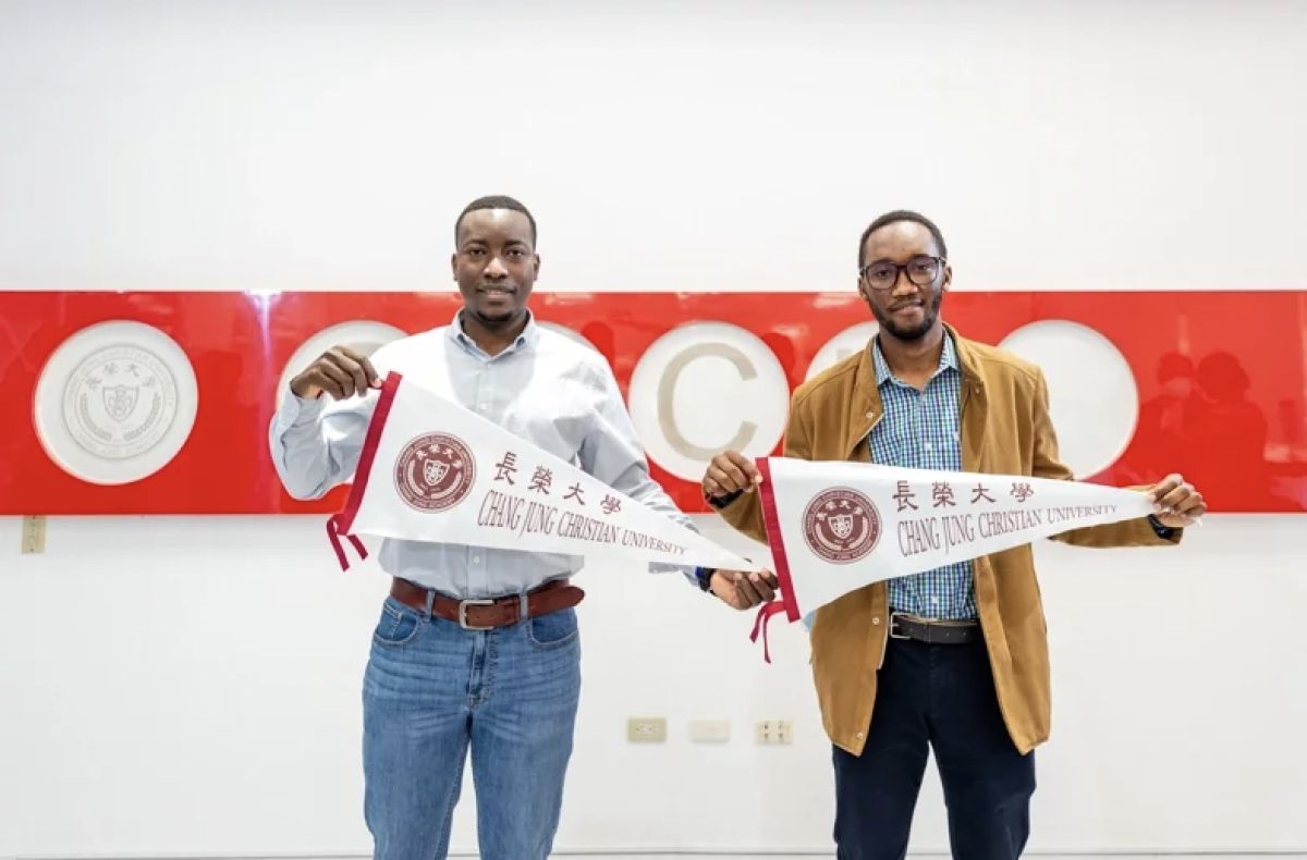 ▲長榮大學入選的兩名外籍生都是坦尚尼亞籍，巴拿巴念大四、尼克遜念大二。（圖／長榮大學提供）
