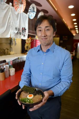 ▲Mr.拉麵社長野崎孝男感念台灣對日本311大地震的幫助,今(11)日在全台門市發起拉麵買一送一回饋。(圖/取自Mr.拉麵粉專) ▲Mr.拉麵社長野崎孝男感念台灣對日本311大地震的幫助,今(11)日在全台門市發起拉麵買一送一回饋。(圖/取自Mr.拉麵粉專)
