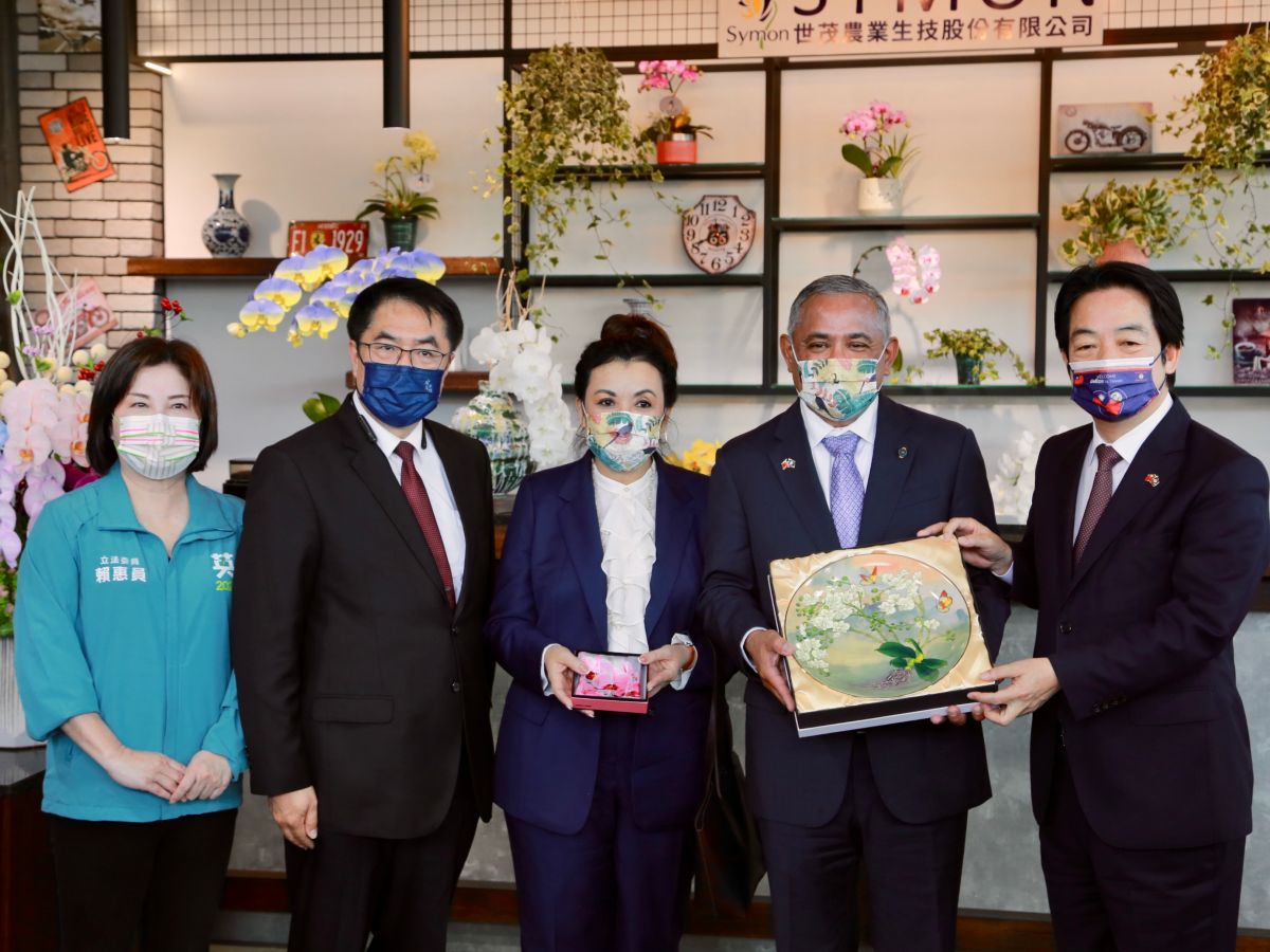 ▲副總統賴清德與台南市長黃偉哲今（11）日陪同布里仙紐總理，參訪位於台南市後壁蘭花生技園區的世茂農業生技股份有限公司。（圖／台南市政府提供）