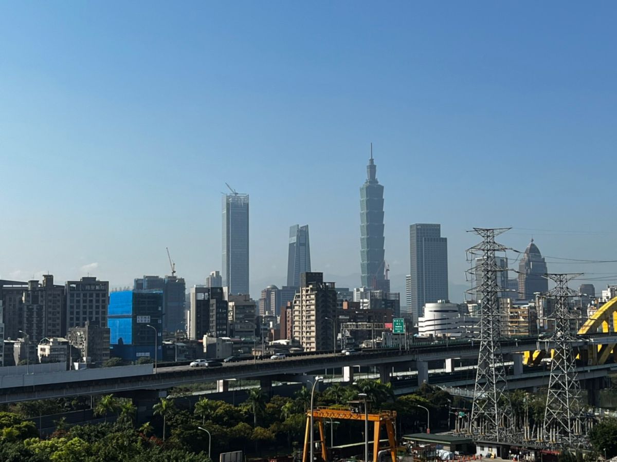 ▲氣象局表示，今（5）日受西南風影響，迎風面中南部地區有局部短暫陣雨或雷雨，午後東北部地區及其他山區有局部短暫雷陣雨。（圖／張勵德攝）