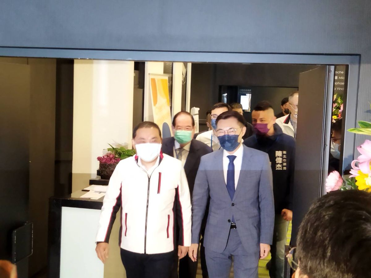▲新北市長侯友宜罕見出席藍營活動，今日出席前國民黨主席江啟臣基金會成立。（圖／記者余祥攝，2022.3.12）