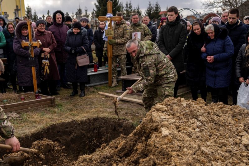烏克蘭學校遭轟炸致2死　殘骸下餘60人恐已罹難
