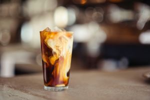 營養師解惑,食用保健品的民眾,還是可以飲用咖啡、茶、飲料。(示意圖/取自unsplash) ▲營養師解惑,食用保健品的民眾,還是可以飲用咖啡、茶、飲料。(示意圖/取自unsplash)