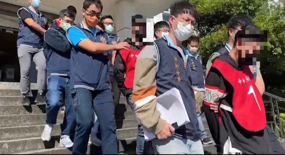 ▲警方獲報將陳男一干人等逮捕。（圖／翻攝畫面）