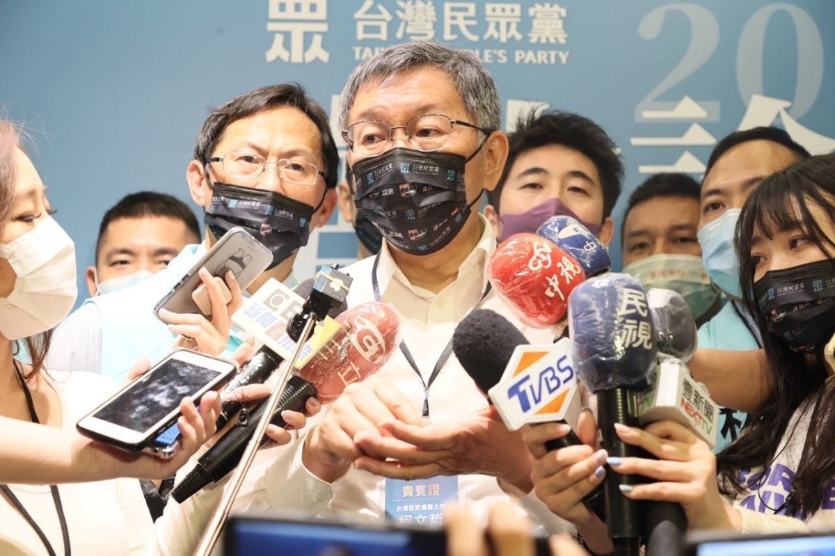 ▲柯文哲、黃珊珊13日接觸確診者，今接獲通知，緊急赴醫院採檢並居家隔離。（圖／台灣民眾黨提供）