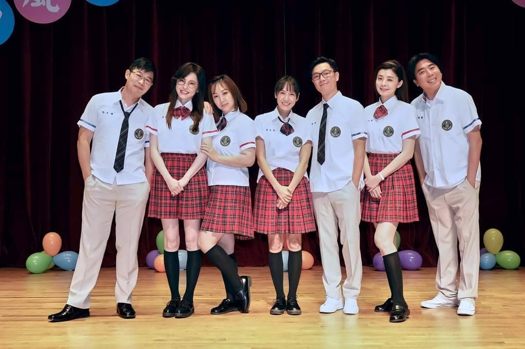 ▲謝祖武（右三）拍《婚姻結業式》重返高中時期，凍齡男神當之無愧。（圖／華視提供）