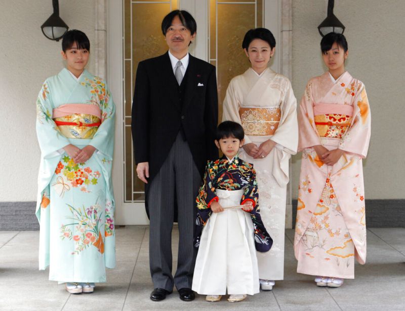 ▲文仁親王一家。自左起為真子、文仁、悠仁、紀子、佳子。(圖/美聯社/達志影像)