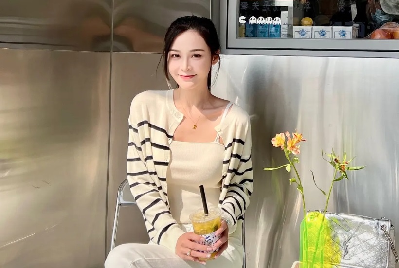 ▲在大S宣布再婚後，張穎穎終於笑了，鑽戒也不藏了。（圖／翻攝張穎穎社群平台）