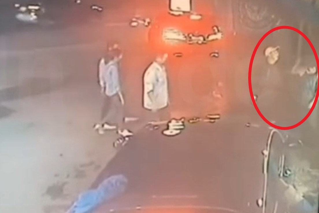 ▲張男找來友人對黃姓工讀生動手。（圖／翻攝畫面）