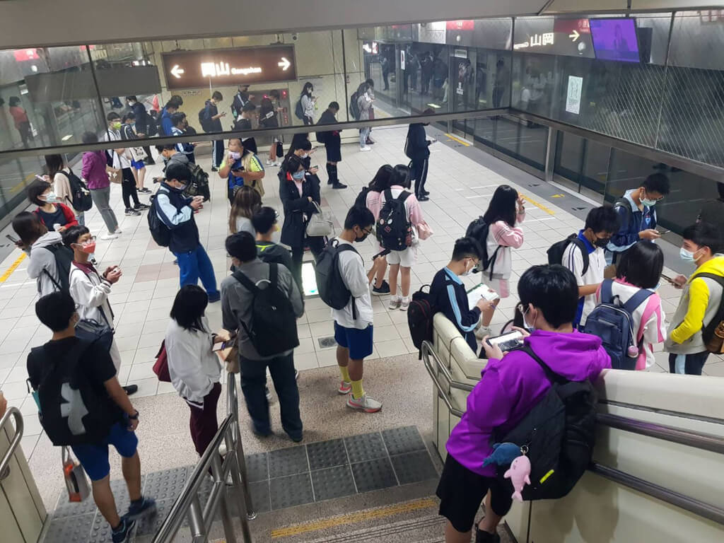 ▲高雄捷運紅、橘線14日上午6時25分因為號誌系統異常，一度停駛時間約25分鐘，到6時50分初步排除故障，恢復行駛。（圖／高捷公司提供）