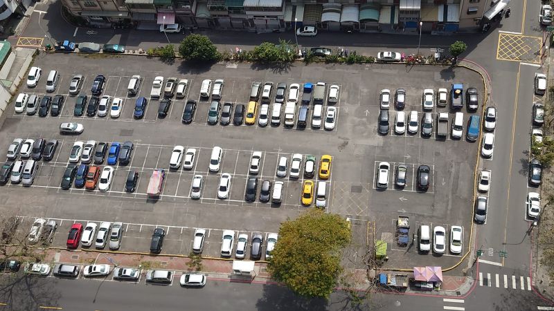 台灣路上一堆白色車？內行揭「真實好處」：鄰居就有3台
