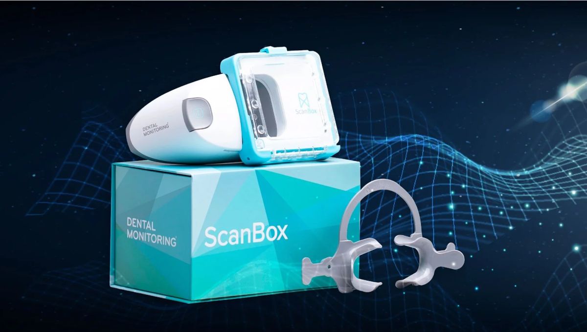 ▲使用Ya!Smile的矯正者透過居家掃描器ScanBox及APP，在家就能輕鬆確認配戴進度。（圖／品牌提供）