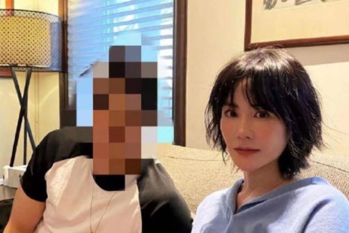 ▲52歲王菲近照曝光。（圖／微博）