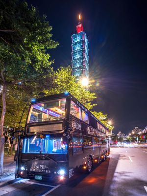 ▲全景玻璃雙層餐車 奢饗台北遠東香格里午茶晚宴。