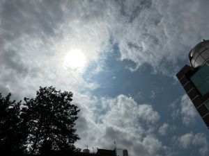 天氣配圖,多雲到晴 ▲根據中央氣象局預報,今(1)日全台各地預計皆為多雲到晴、可見陽光的天氣。(圖/記者張勵德攝)
