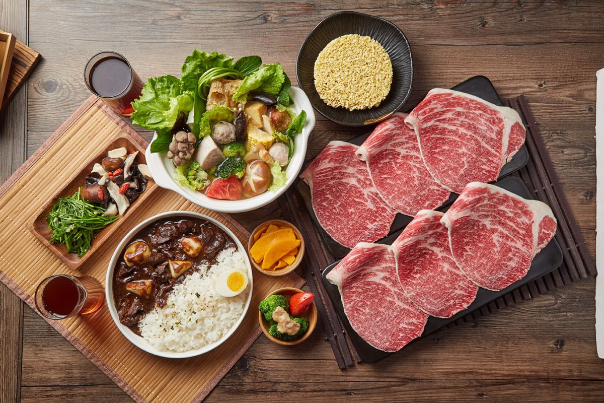 ▲王品集團合作Uber Eats，發現外送冠軍是火鍋，其中石二鍋、12MINI快煮鍋、聚北海道鍋物成長驚人。今加碼宣布旗下16個品牌，從3/16～3/29限時14天，推出Uber Eats外送滿額贈菜優惠。（圖／王品集團提供）