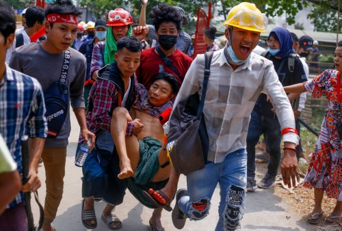 影／3000人逃入泰國！緬甸內戰升溫　逃亡者多半是老人和小孩
