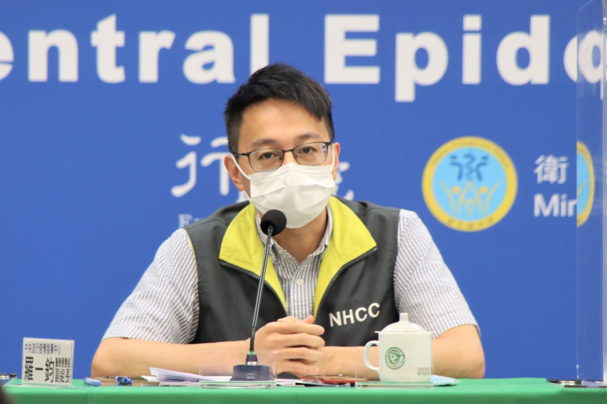 ▲指揮中心醫療應變組副組長羅一鈞日前深夜突然請假，原因藏洋蔥，讓陳時中直呼眼淚快流下來。（圖／指揮中心）