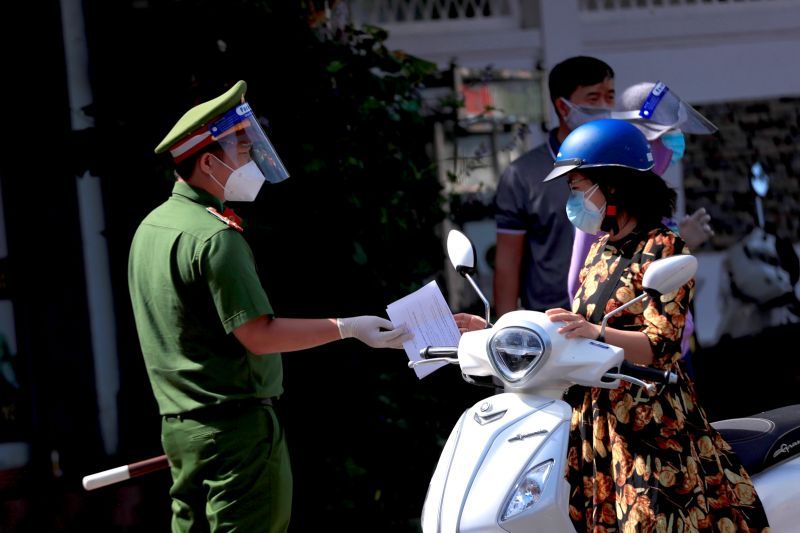 ▲越南官方指示，自5月15日起，暫停旅客入境越南前須做COVID-19篩檢的要求。 資料照。（圖／美聯社／達志影像）