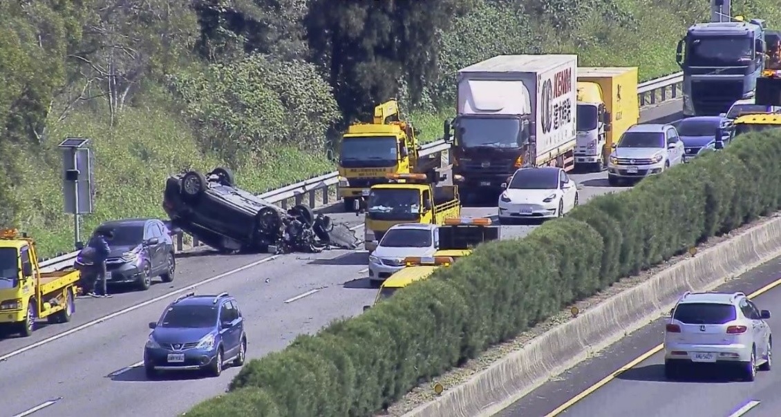 ▲近期駕駛輔助系統車輛追撞國道施工車輛事故頻傳，短短5日內即發生3起，肇事車輛均無減速或變換車道閃避。（圖／高公局提供）