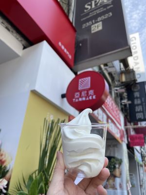 ▲北海道香醇「霜淇淋」也在東門店限定販售。（圖／亞尼克提供）