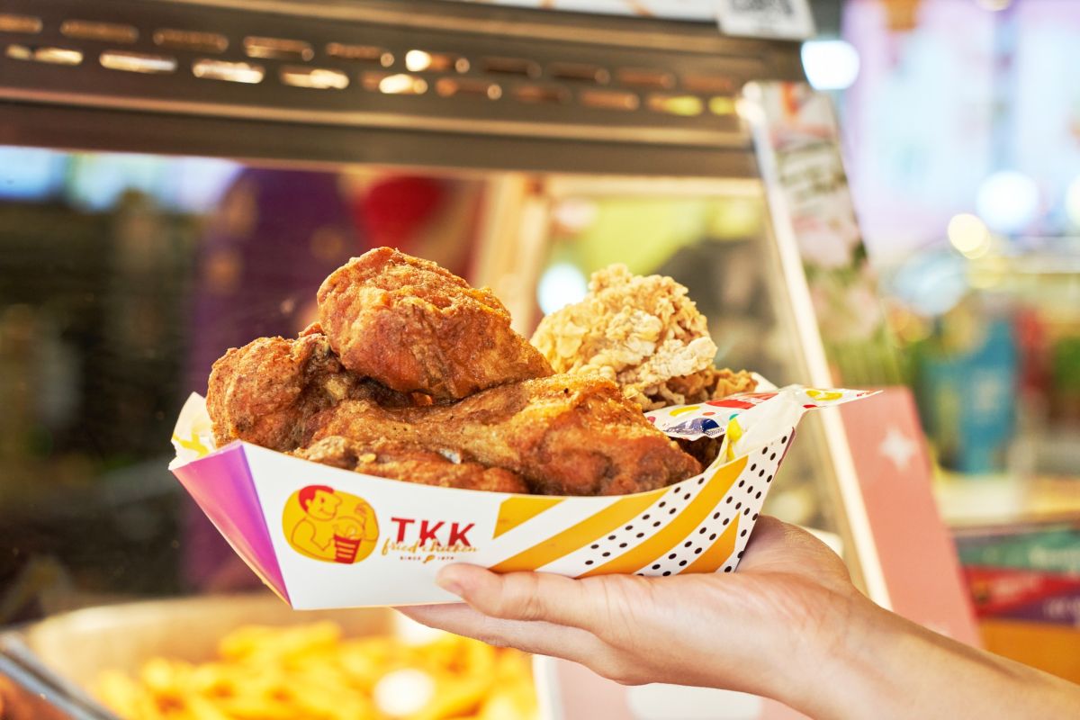 ▲人氣炸雞頂呱呱「春暖花開」電子優惠券，雞翅、甜甜包等人氣商品通通買1送1；還有「超飽三拼」呱呱包＋地瓜薯條＋阿勇雞塊X5，竟然只要百元有找的銅版價，現省76元！漢堡王獨家5款全新華頌早餐系列，套餐只要99元；MOS摩斯漢堡APP「安心取溫馨送」新功能，提供MOS Cafe’、紅茶、漢堡、點心的量購優惠，相當於用好康團購價用餐超划算。（圖／翻攝自頂呱呱TKK粉專）