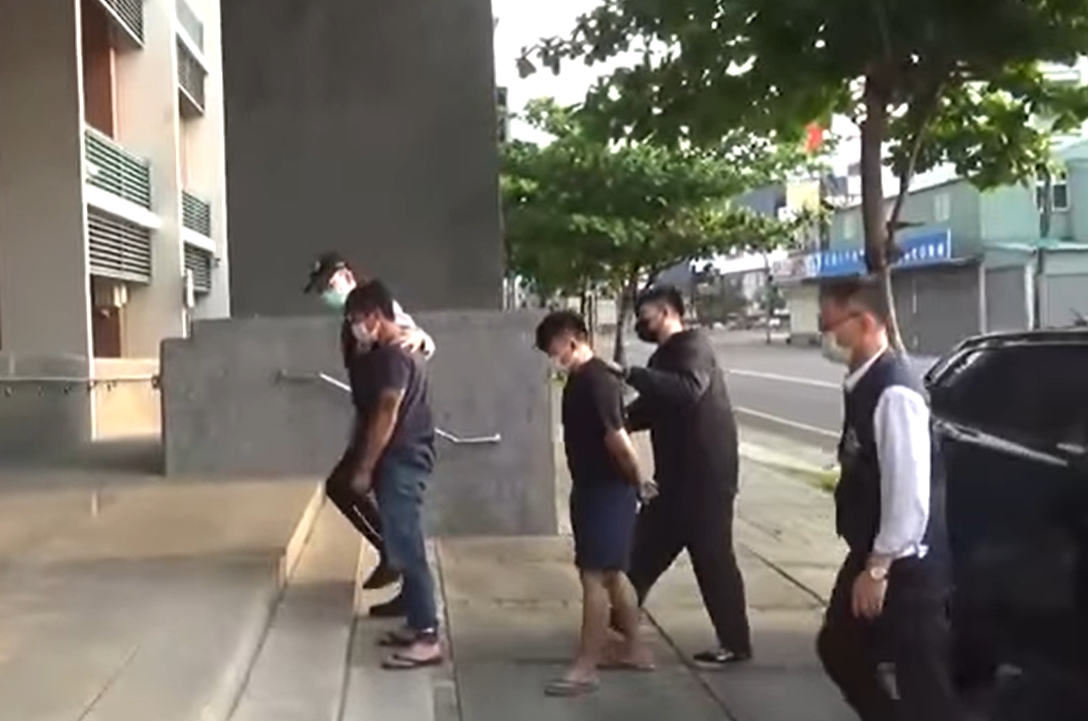 ▲警方今早在高雄逮捕賴男。（圖／翻攝畫面）