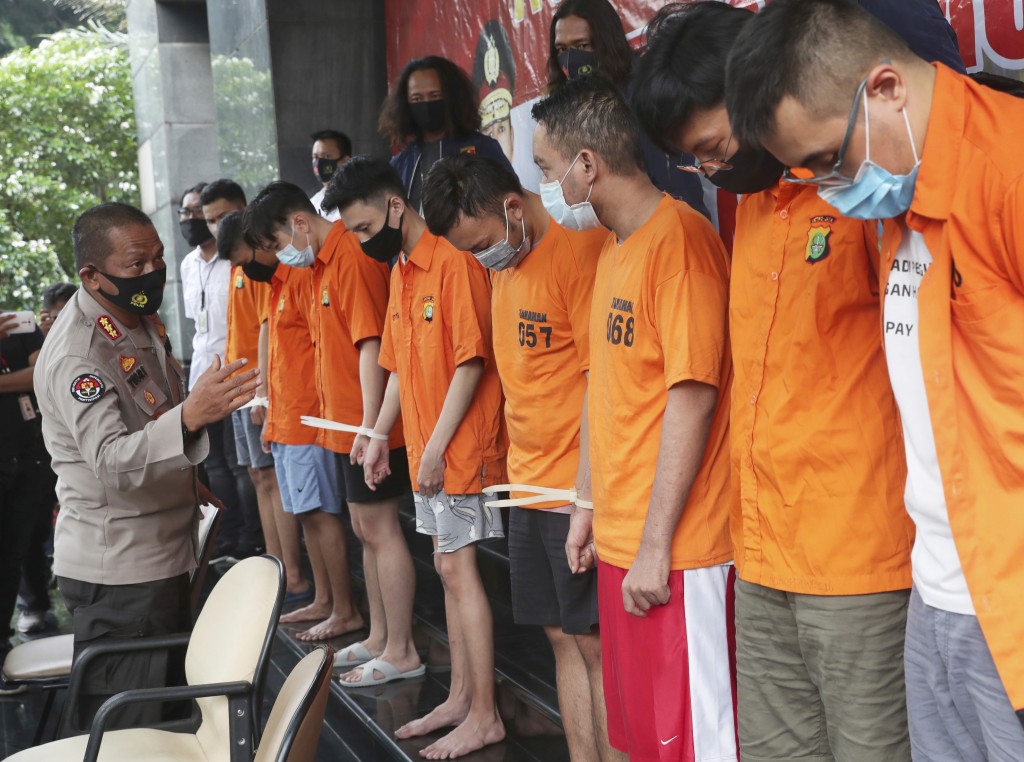 ▲台印警方聯手破獲一起國際詐騙案，總共逮捕24人。台印之間沒有司法互助協議，不過刑事局駐印尼人員仍時常破獲大宗犯罪集團案件，屢次與印方攜手破獲大規模犯罪集團。圖為示意圖，非當事人。（示意圖／美聯社／達志影像）