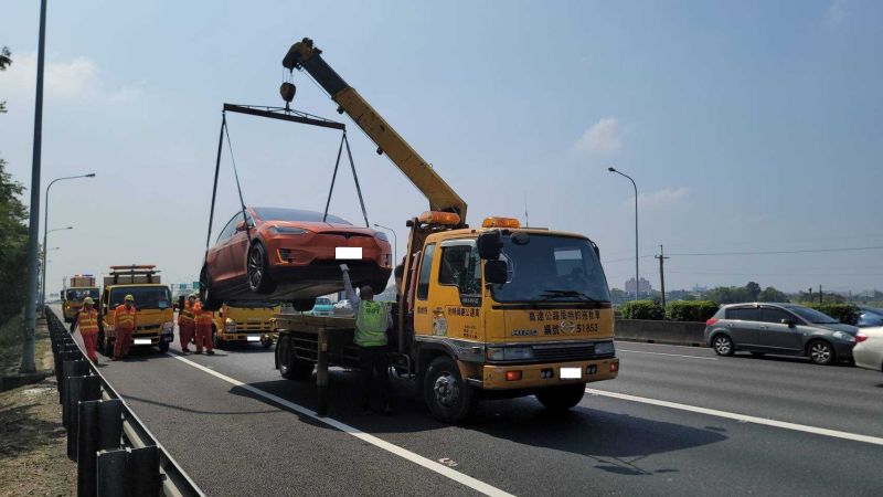 ▲特斯拉車主反映電池瑕疵問題頻傳，高達8成行駛間失去動力的狀況發生在高速公路或快速道路上，相當危險。（圖／TESLA動力電池瑕疵自救會提供）