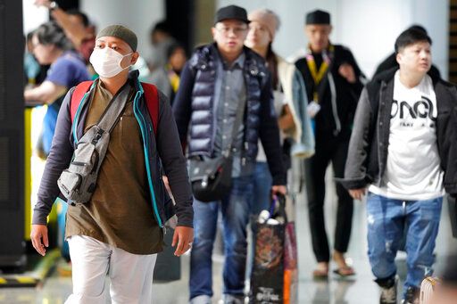 馬來西亞鬆綁防疫政策　戶外不強制戴口罩