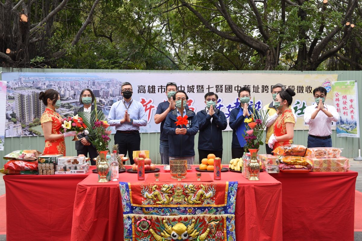 ▲副市長林欽榮主持七賢國中舊址既有舊校舍拆除工程動工儀式，宣示城中城復建工作又踏出重要的一步。（圖／高市府地政局提供）