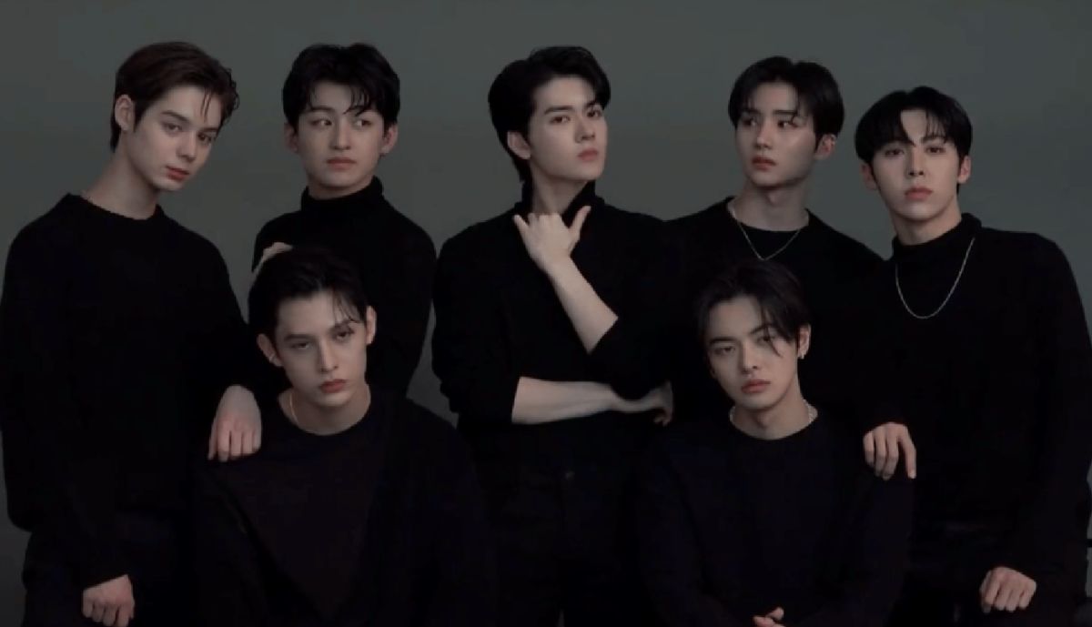 ▲官方公開的照片中，站C位的成員因為顏值太高引起關注，原來他是來自泰國、童星兼模特出身的Yorch。 （圖／翻攝自推特）