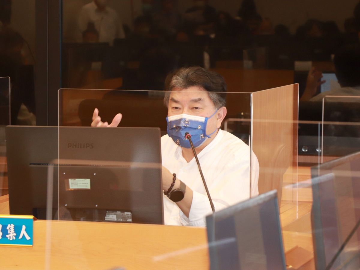 ▲議員李中表示，隨著電子商務日漸頻繁，提案修正放寬都市計畫法中市施行自治條例的使用分區業態，請都發局儘速召開公聽會(圖／柳榮俊攝2022.3.17)