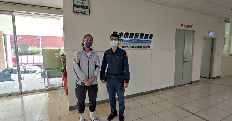 ▲一名中市外籍移工日前遺失皮夾，最終在員警協助下完成掛失手續。（圖／台中市政府警察局）