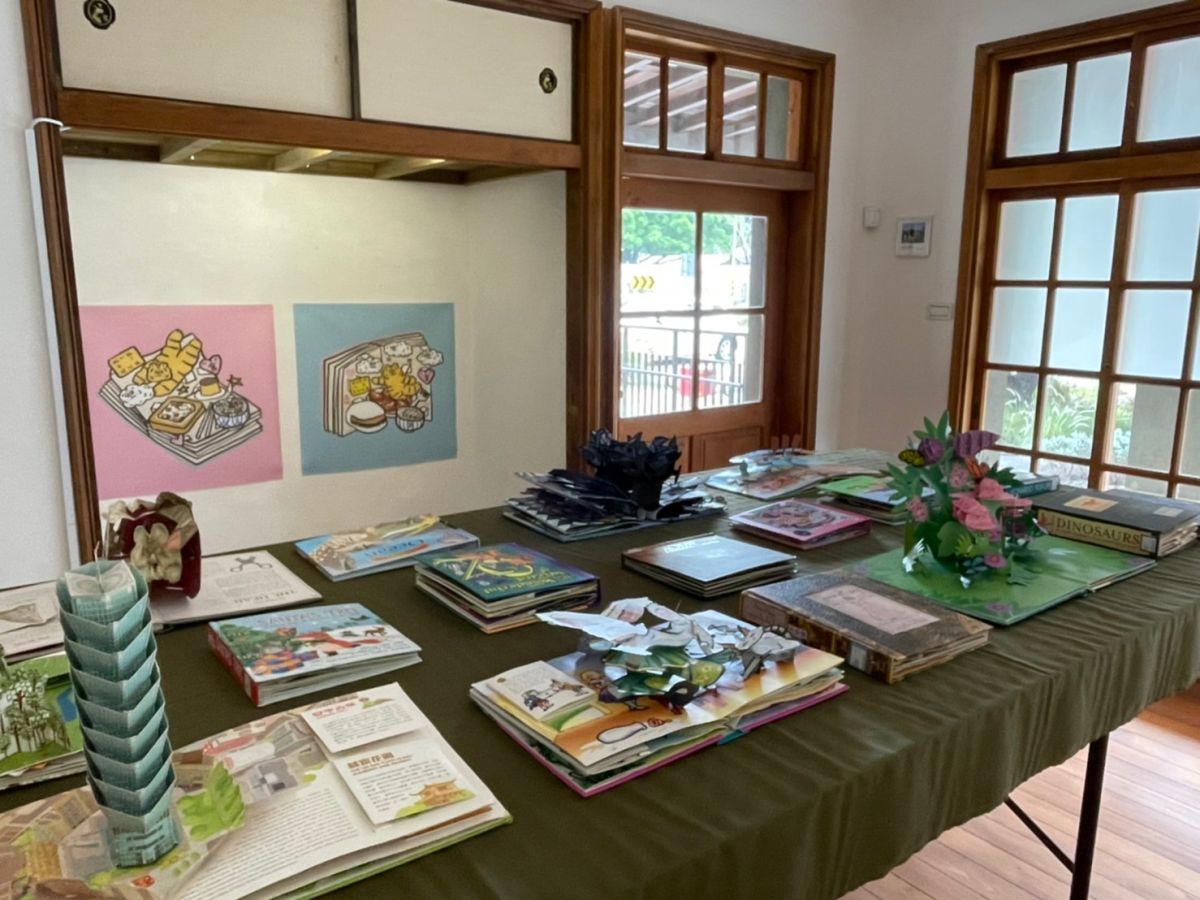 ▲敝墟書店近期展出蕭壠兒童圖書館的館藏立體書，本本生動有趣，難得一見（圖／記者林怡孜攝，2022,03,17）