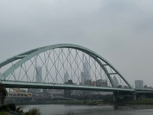 天氣配圖,多雲變天 ▲根據中央氣象局預報顯示,今(3)日清晨低溫僅15度,降雨減緩,西部則多雲到陰。(示意圖/記者張勵德攝)