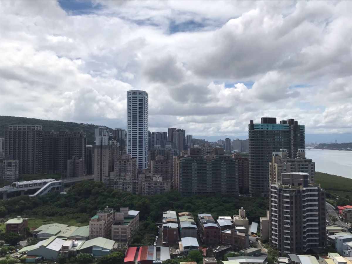 ▲央行宣布升息一碼，背千萬房貸的購屋族，相當於每天得少吃一碗滷肉飯。（圖／NOWnews資料照片）