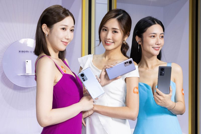 ▲小米今（17）日舉辦台灣新品記者會，推出年度旗艦Xiaomi 12系列，共有三款不同規格。(圖／小米提供)