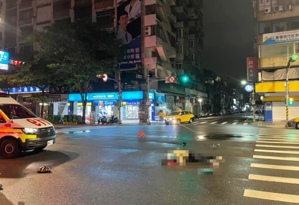 ▲呂姓男子無照駕駛賓士在中山區松江路、錦州街口撞死林姓軍人，事後還一度肇逃，被裁定20萬元交保。（圖／翻攝自《爆料公社》）