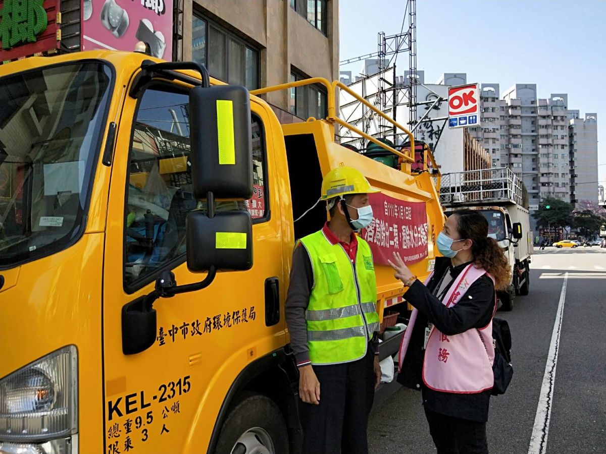 ▲中市環保局透過專業護理指導及衛教服務宣導，讓清潔人員獲得最佳的健康照護。（圖／環保局提供）