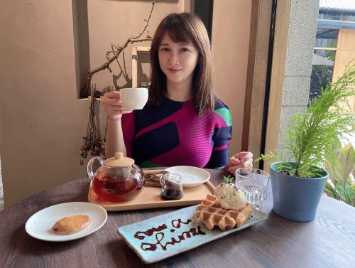 劉芯彤新家「每月管理費破萬元」！豪華公設曝光：露天溫泉爽爽泡
