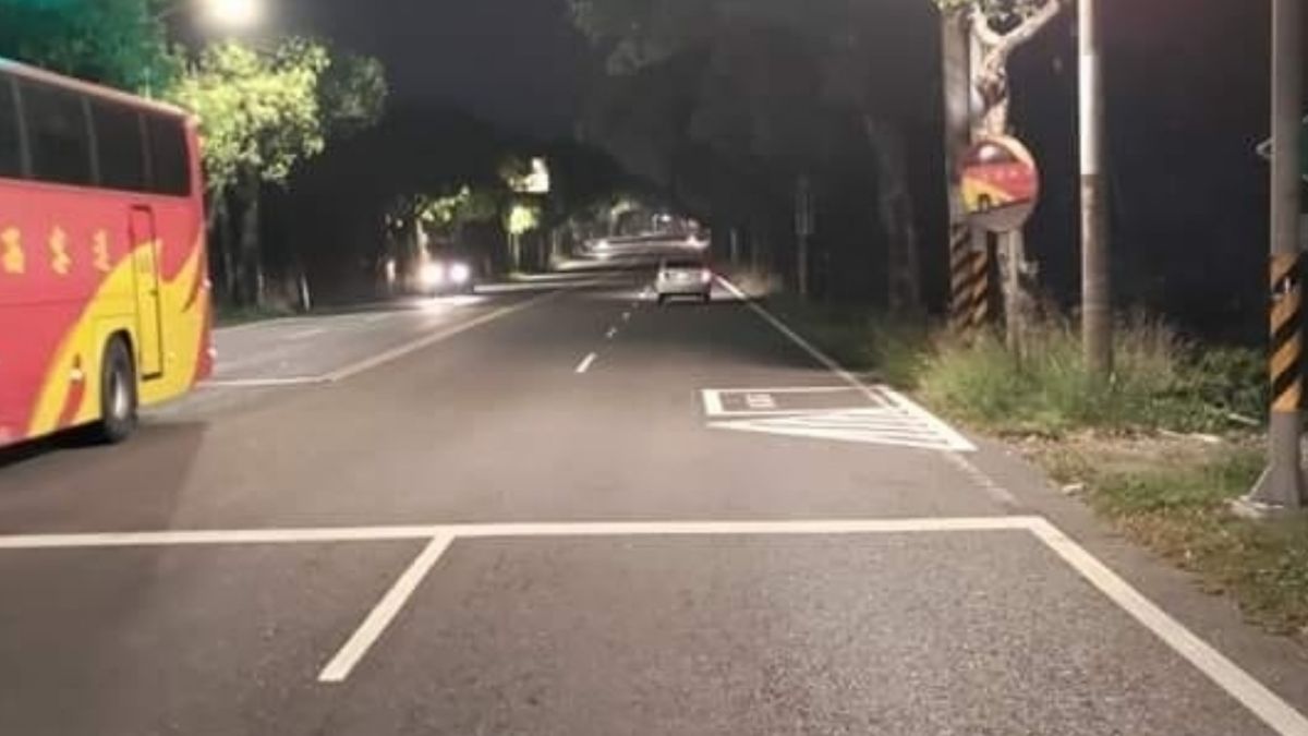 ▲有網友PO出照片詢問，待轉區肇責怎算？結果大家通通氣炸。（圖／爆廢公社二館）