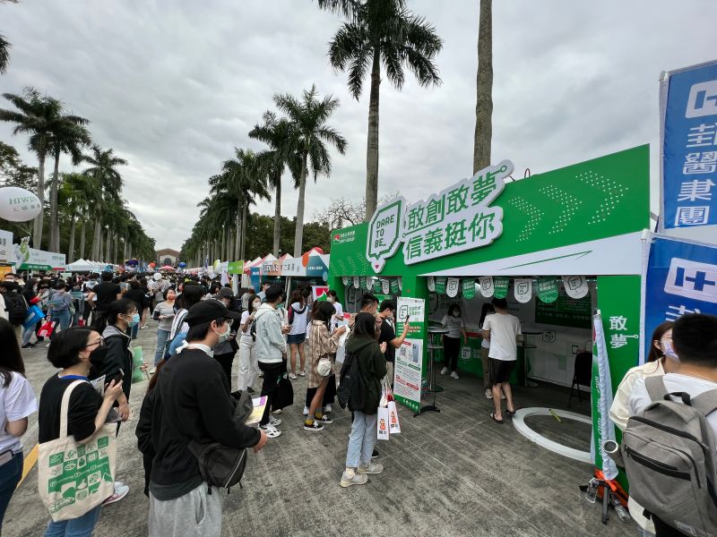 ▲信義房屋日前赴台灣大學校徵博覽會，與台積電、聯發科等超過300家企業同步搶才。（圖／NOWnews資料照片）