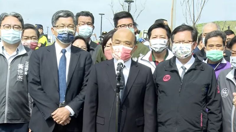 ▲蘇貞昌赴桃園新屋出席永安海螺文化體驗園區開園典禮，桃園市長鄭文燦、在地立委黃世杰等人陪同。（圖／行政院提供）