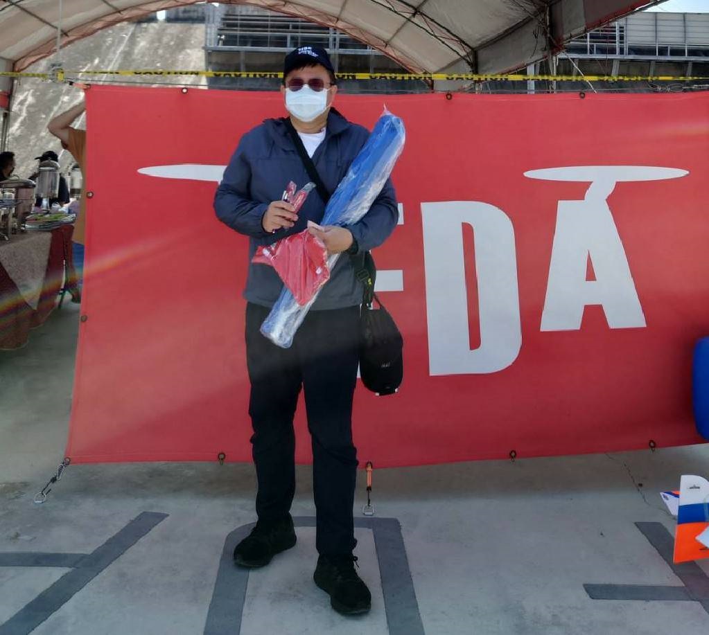 ▲中市員警李宗政閒暇時喜愛操作無人機，竟意外協助消防局撲滅一場火災（圖/記者鄧力軍翻攝）