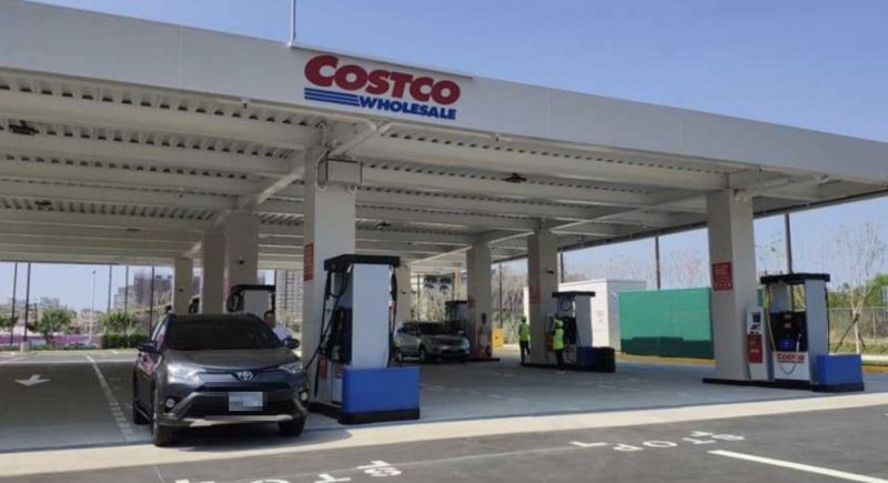 ▲美式賣場好市多（Costco）受到消費者喜愛，不僅有商場服務，也有部分門市有附加開設加油站。（圖／讀者提供）