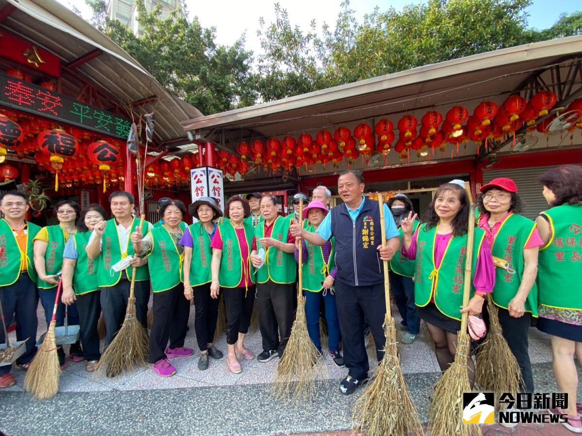 ▲中市西區公館里環保志工隊，是全市規模最大，由里長謝錫宏帶頭打掃環境。（圖／記者金武鳳攝，2022.3.19)